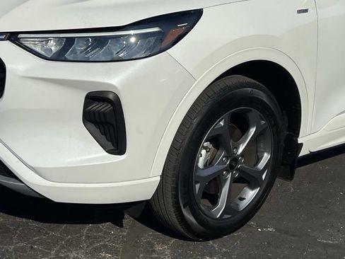 Certified 2024 Ford Escape ST-Line w/ Tech Pack #1 AWD/4WD image 9