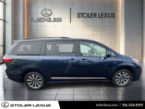 Used 2020 Toyota Sienna XLE image 2