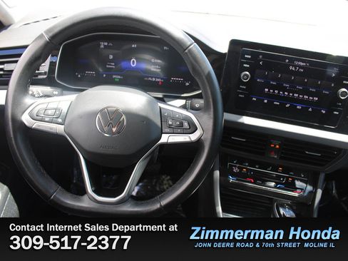 Used 2025 Volkswagen Jetta SE w/ Sunroof Package FWD image 10