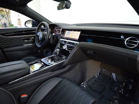 Used 2022 Bentley Flying Spur V8 image 58