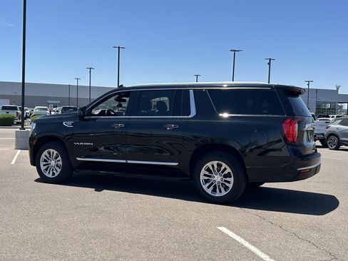 Certified 2021 GMC Yukon XL SLT w/ SLT Luxury Package AWD/4WD image 3