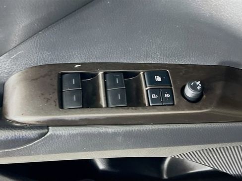 Used 2021 Toyota Camry SE FWD image 18