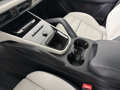 New 2026 Porsche Cayenne S image 28