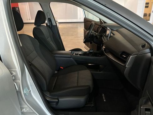 Used 2025 Nissan Rogue SV image 37