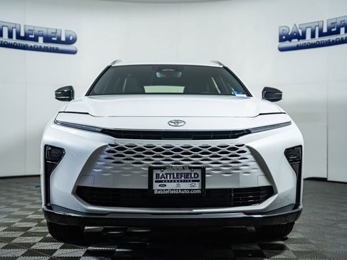 New 2026 Toyota Crown Signia image 2