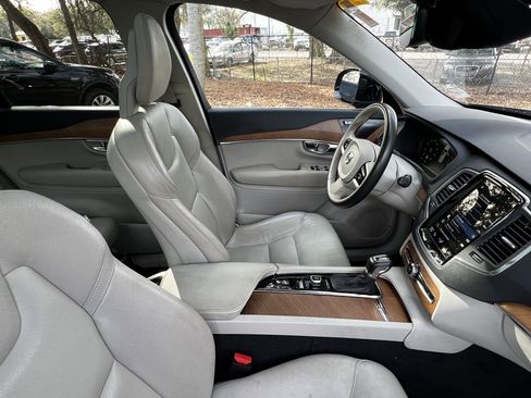 Used 2021 Volvo XC90 T6 Momentum image 48