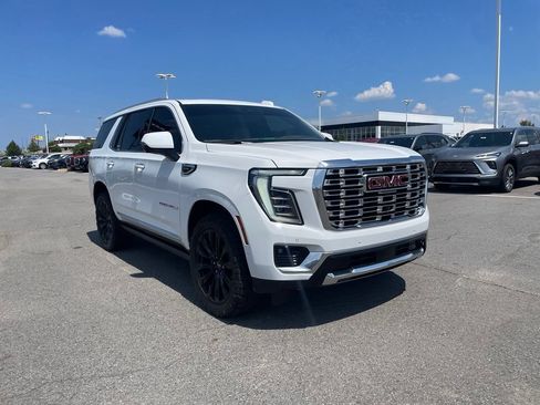 Used 2026 GMC Yukon Denali w/ Denali Reserve Package AWD/4WD image 3