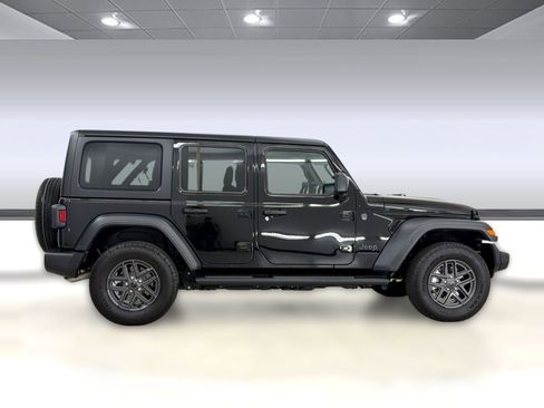Used 2024 Jeep Wrangler Sport S image 8