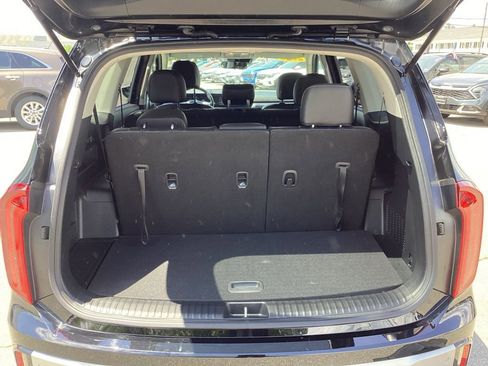 Used 2023 Kia Telluride LX AWD/4WD image 9