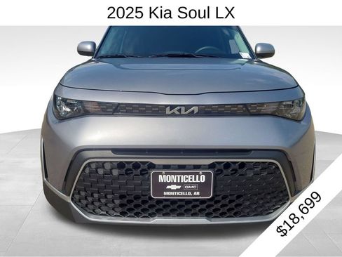 Used 2025 Kia Soul LX w/ LX Technology Package FWD image 2