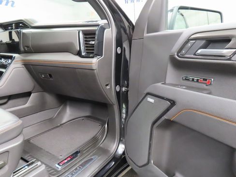 Used 2025 GMC Sierra 1500 AT4 image 31