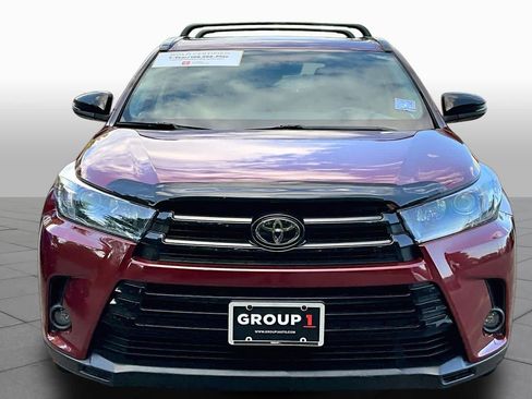 Used 2019 Toyota Highlander SE w/ Nightshade Edition AWD/4WD image 4