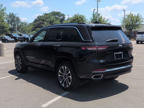 Used 2023 Jeep Grand Cherokee Overland AWD/4WD image 6