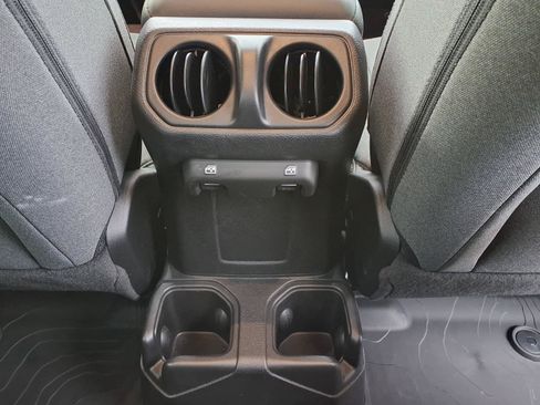 Used 2025 Jeep Gladiator Sport AWD/4WD image 16