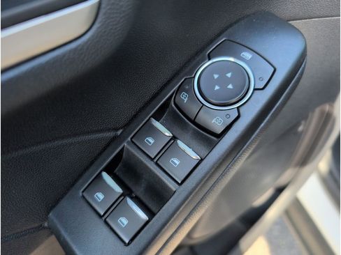 Used 2022 Ford Escape SE image 12