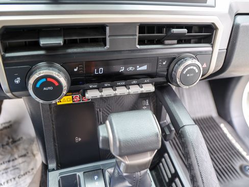 Certified 2024 Toyota Tacoma SR5 AWD/4WD image 23