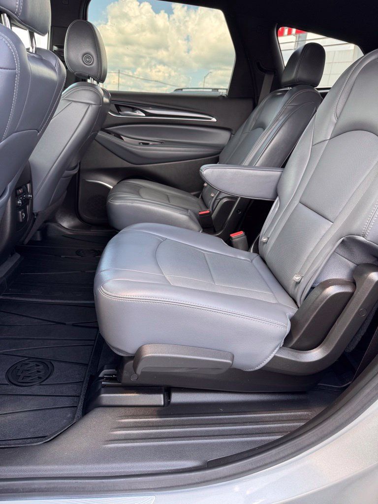 Used 2022 Buick Enclave Essence w/ Sport Touring Edition AWD/4WD image 12