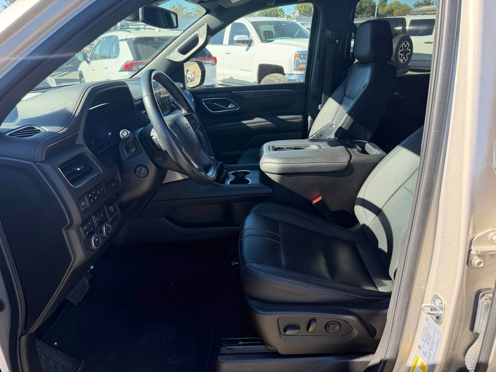 Used 2022 Chevrolet Suburban RST w/ Luxury Package AWD/4WD image 10