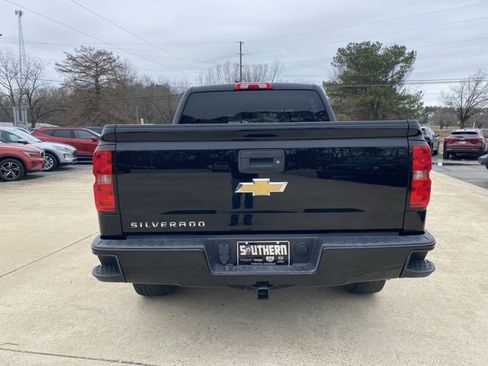 Used 2018 Chevrolet Silverado 1500 Custom w/ Custom Value Package image 5