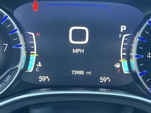 Used 2023 Chrysler Pacifica Touring-L FWD image 27