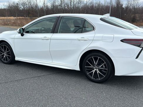 Used 2022 Toyota Camry SE image 11