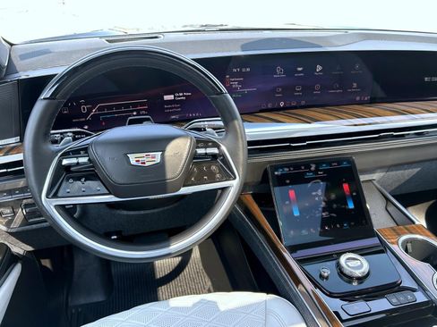 Certified 2026 Cadillac Escalade Platinum Sport w/ LPO, ONYX Package AWD/4WD image 15
