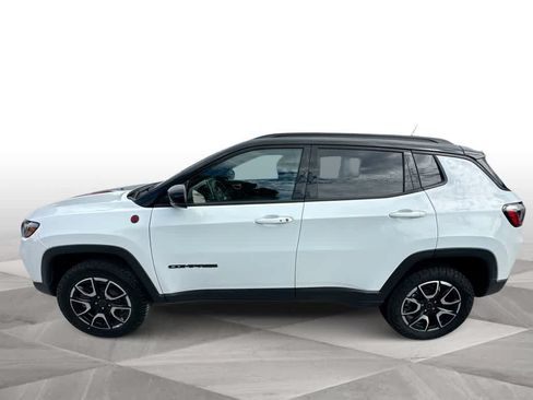 Used 2025 Jeep Compass Trailhawk AWD/4WD image 5