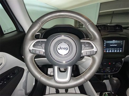 Used 2018 Jeep Renegade Latitude w/ Popular Equipment Group image 14