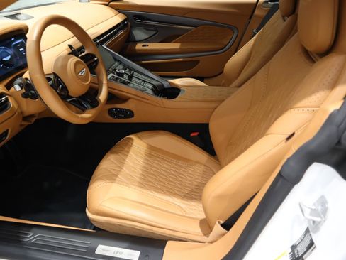 Used 2024 Aston Martin DB12 Coupe RWD image 17