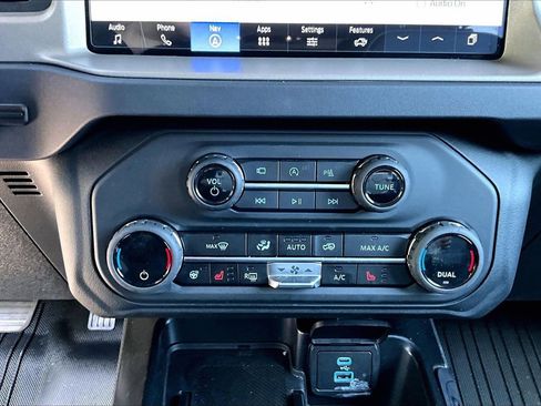 Used 2025 Ford Bronco Outer Banks AWD/4WD image 18