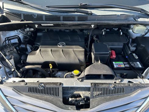 Used 2016 Toyota Sienna XLE FWD image 32