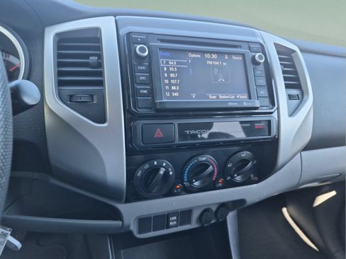 Used 2015 Toyota Tacoma PreRunner RWD image 12