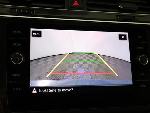 Used 2019 Volkswagen Tiguan SE w/ Panoramic Sunroof Package image 47