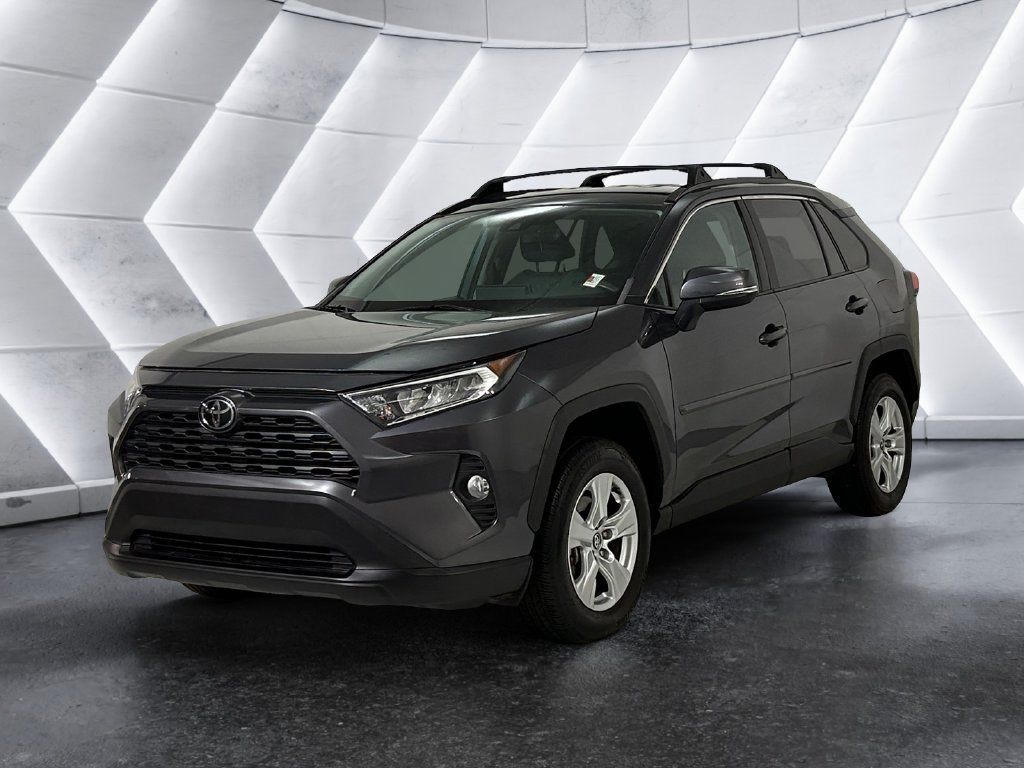 Used 2020 Toyota RAV4 XLE FWD image 3