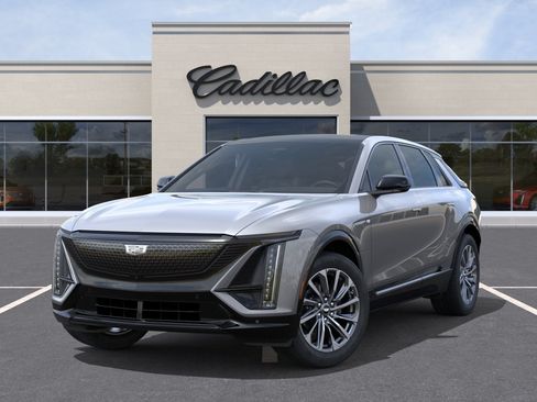 New 2027 Cadillac Lyriq Sport w/ LPO, Floor Liner Package AWD/4WD image 6