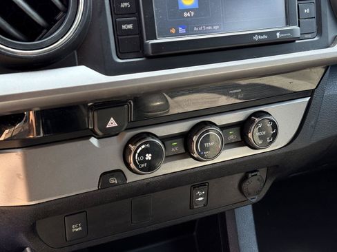 Used 2016 Toyota Tacoma SR5 w/ SR5 Appearance Package (SN) RWD image 16