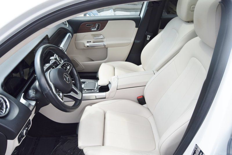Used 2022 Mercedes-Benz GLB 250 4MATIC w/ Premium Package Lite image 12
