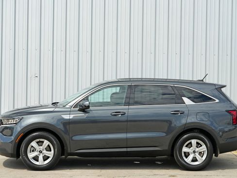 Used 2022 Kia Sorento LX image 44