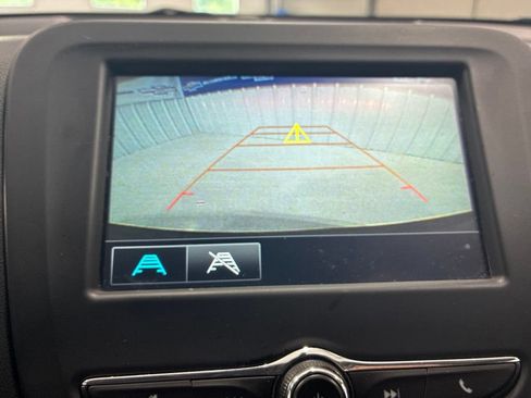 Used 2018 Chevrolet Equinox LT FWD image 23