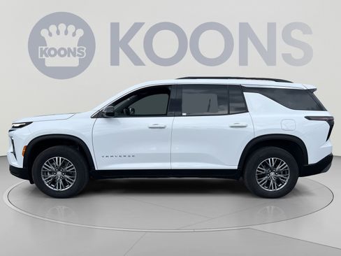 Used 2025 Chevrolet Traverse LT AWD/4WD image 2