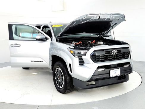 Used 2025 Toyota Tacoma TRD Sport w/ TRD Sport Premium Package AWD/4WD image 9
