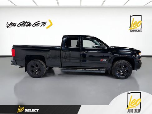 Used 2017 Chevrolet Silverado 1500 LT w/ Midnight Edition image 4