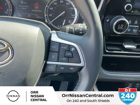 Used 2022 Toyota Highlander XLE AWD/4WD image 22