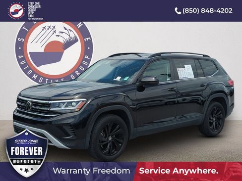 Used 2023 Volkswagen Atlas SE w/ Panoramic Sunroof Package FWD image 2