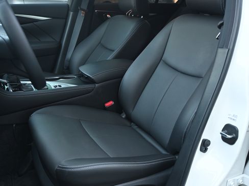 Used 2023 INFINITI Q50 Sensory image 16