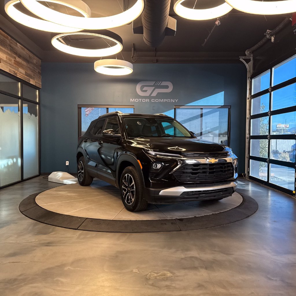 Used 2025 Chevrolet TrailBlazer LT AWD/4WD image 1