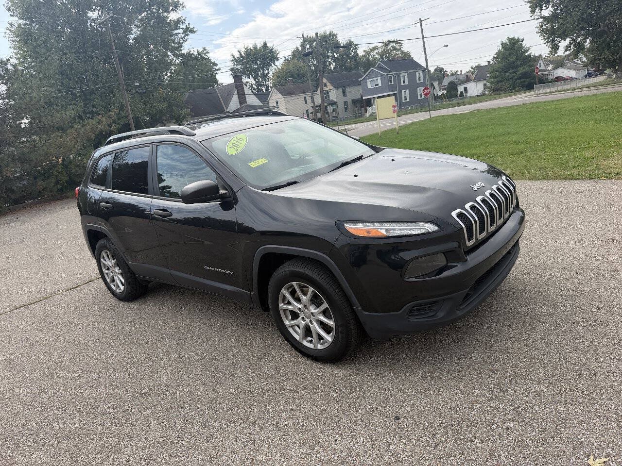 Used 2016 Jeep Cherokee Sport AWD/4WD image 5