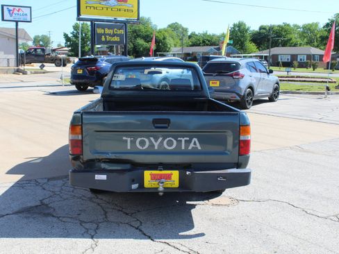 Used 1992 Toyota Pickup Deluxe RWD image 6