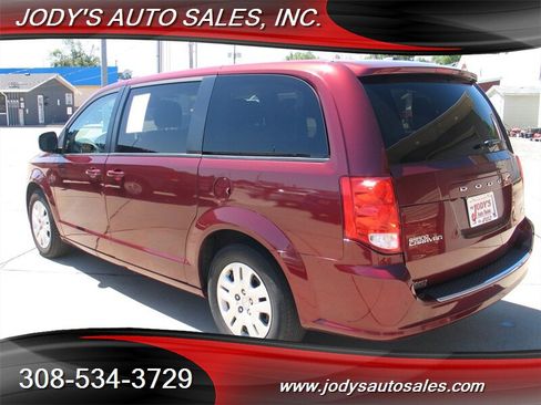 Used 2018 Dodge Grand Caravan SE w/ UConnect Hands-Free Group FWD image 25