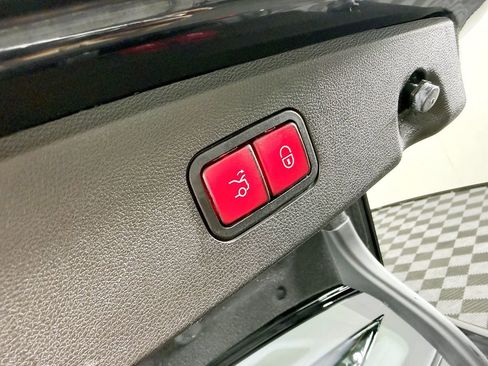 Used 2014 Mercedes-Benz E 350 Sedan image 15